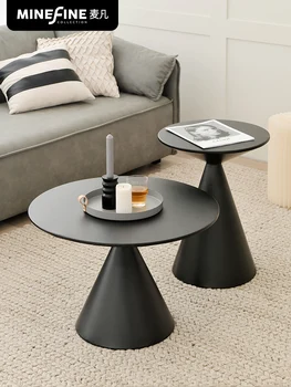 Kombinācija kafijas galda personības luksusa dizaina mūsdienu vienkārši viesistaba nelielā dzīvoklī kaltas dzelzs mazs kafijas galdiņš